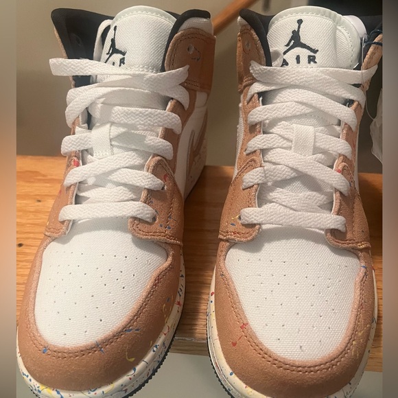 Jordan 1 mid top sneakers, brand new, never worn, size 5Y (fit women’s size 6.5) - Picture 5 of 5
